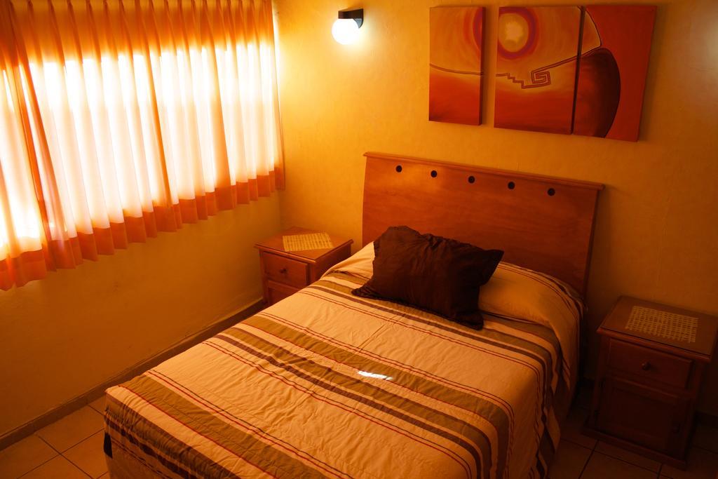 グアダラハラ Residencia Los Angeles Bed & Breakfast エクステリア 写真