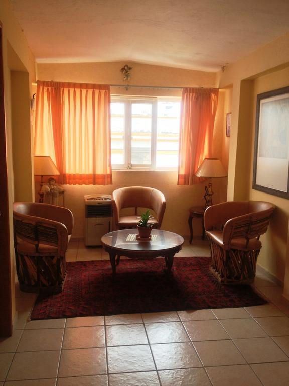 グアダラハラ Residencia Los Angeles Bed & Breakfast エクステリア 写真