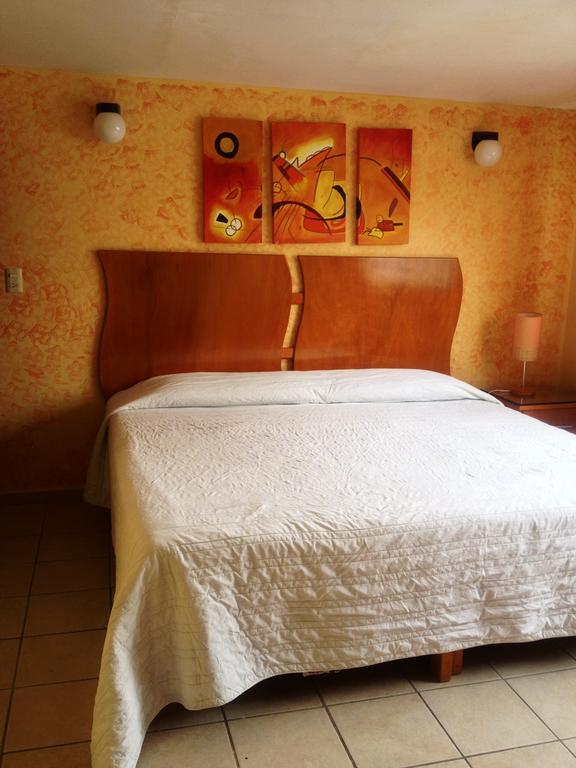 グアダラハラ Residencia Los Angeles Bed & Breakfast エクステリア 写真