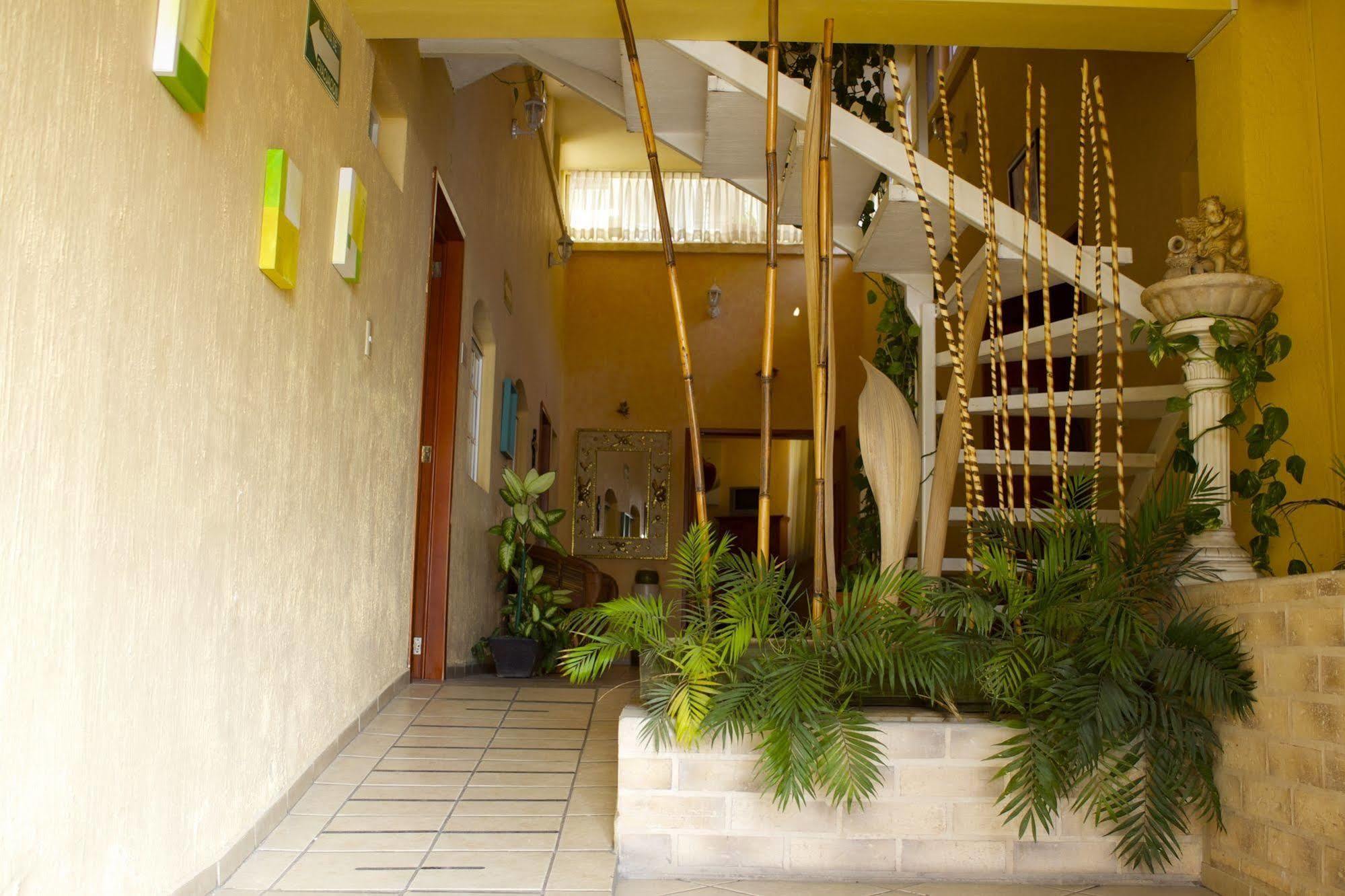 グアダラハラ Residencia Los Angeles Bed & Breakfast エクステリア 写真