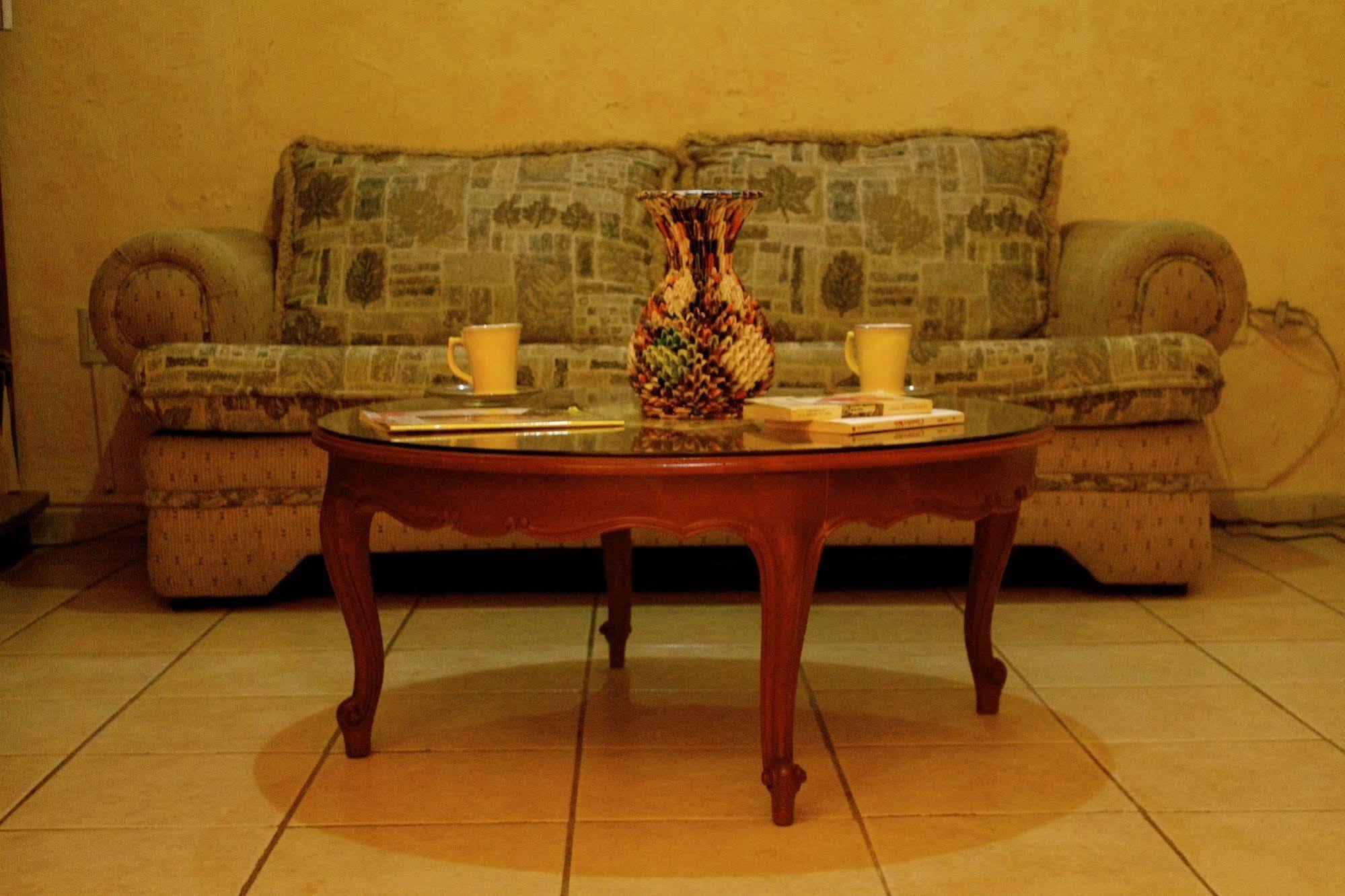 グアダラハラ Residencia Los Angeles Bed & Breakfast エクステリア 写真